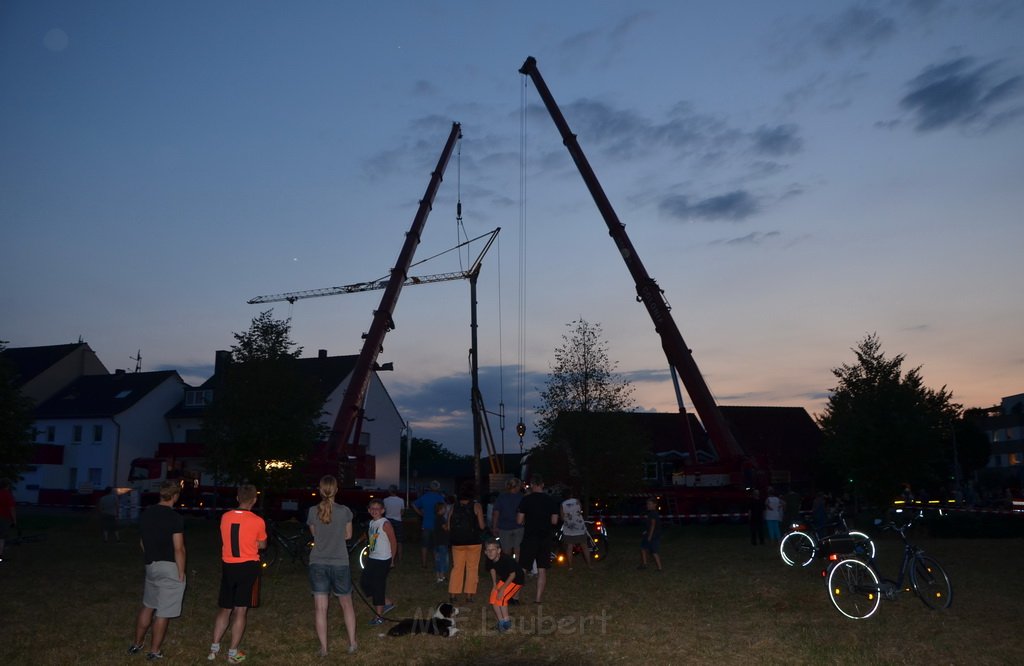 Kran drohte umzustuerzen Koeln Porz Zuendorf Hauptstr P163.JPG - Miklos Laubert